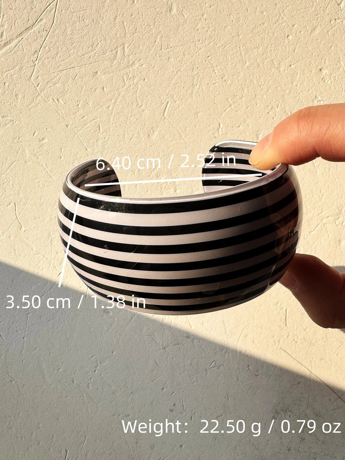 Retro Black-and-White Contrast Striped Geometric Wide Resin
