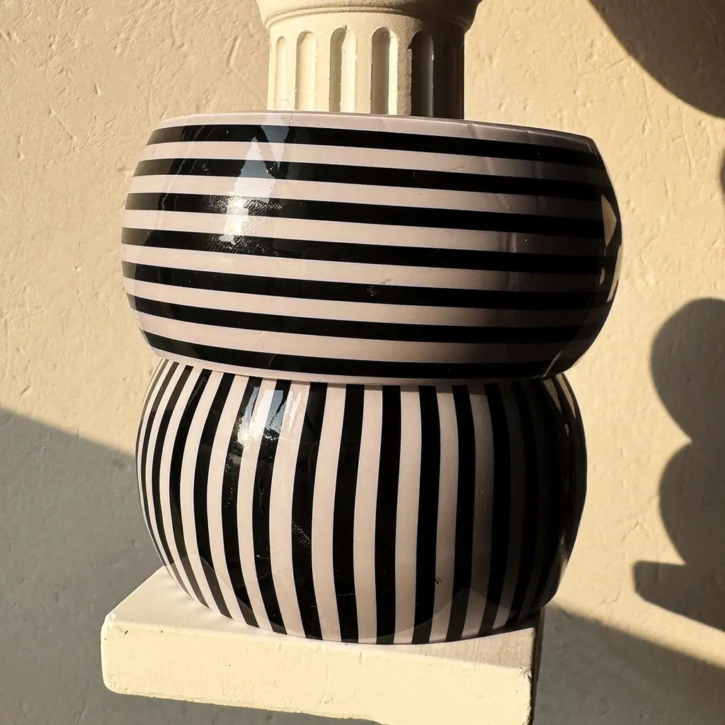 Retro Black-and-White Contrast Striped Geometric Wide Resin