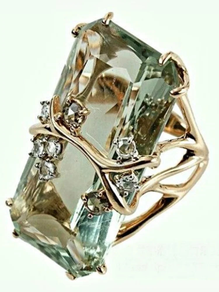 Stunning Glod Plated Cocktail Ring Zircon