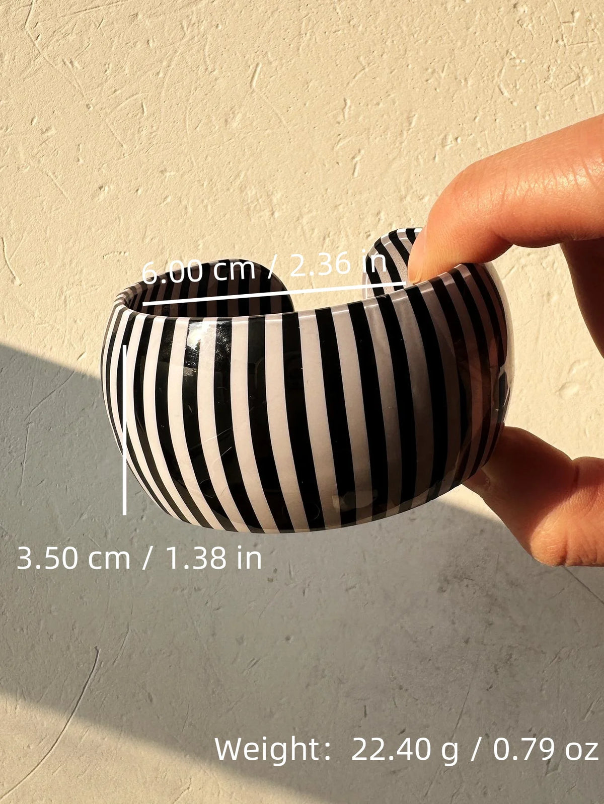 Retro Black-and-White Contrast Striped Geometric Wide Resin